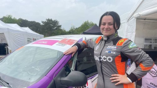 « Ça me donne de la force » : cette jeune pilote de rallycross lutte contre l’endométriose