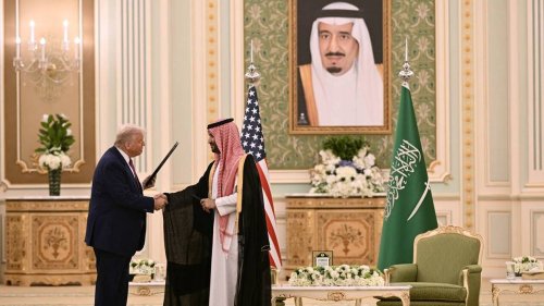 Donald Trump, arrivé en Arabie saoudite, promet de repartir avec de « nombreux chèques »