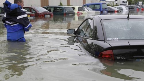 Lyon : un mois et demi de pluie tombé en moins de deux heures, la ville sous les eaux