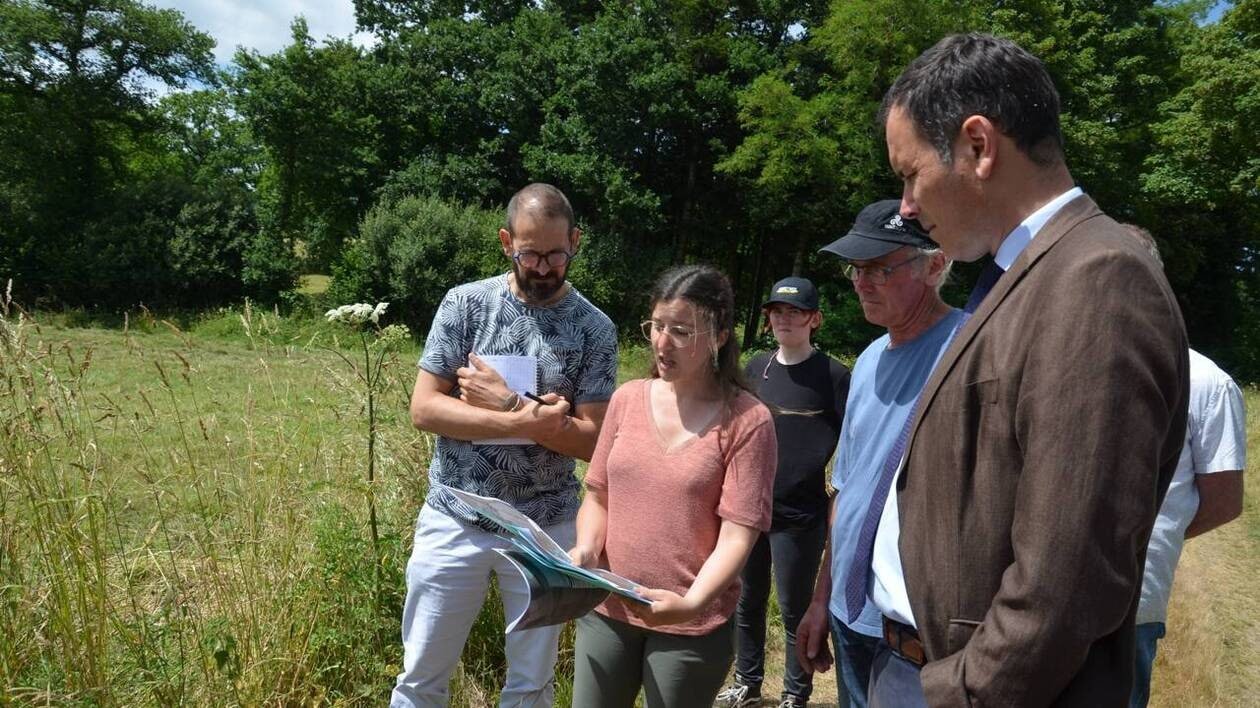 En Bretagne, cet agriculteur a engagé des mesures pour limiter la prolifération d’algues vertes