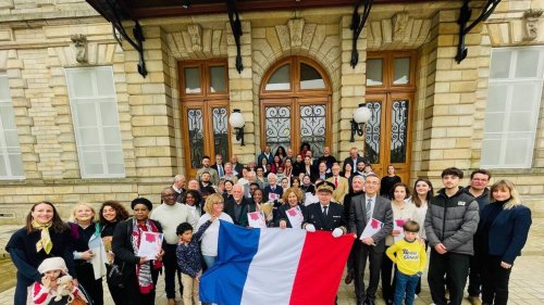 À Vannes, une cérémonie émouvante pour accueillir 61 nouveaux citoyens français