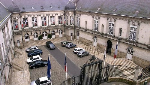 Nantes. Les agents municipaux travailleront six jours de plus par an