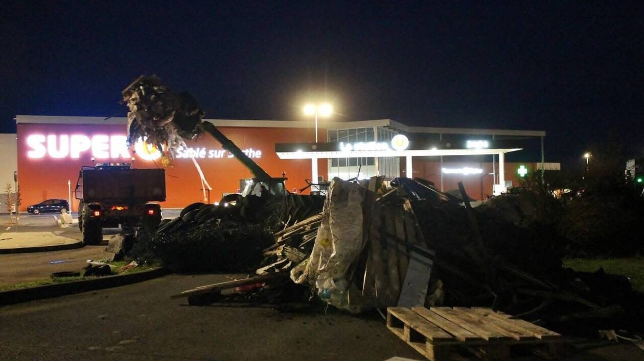 Manifestation agricole : l’État condamné en appel à verser 224 000 € à un Super U de la Sarthe