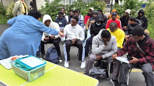 REPORTAGE. Près de Rouen, des cours de soutien symbolique donnés à des migrants mineurs isolés