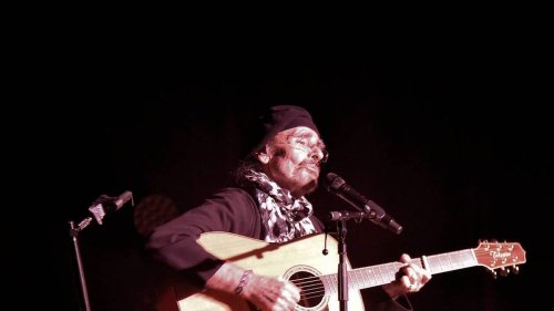 Poésie et nostalgie : en concert près de Rennes, Nicolas Peyrac retrouve son public