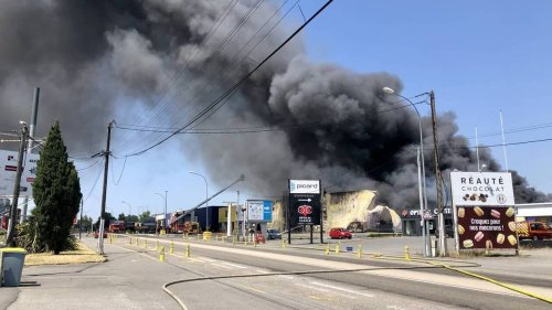 Incendie au nord de Nantes : « Les gens sortaient du magasin Centrakor en criant »