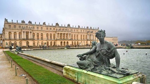 Un château, une histoire d’amour. Par amour pour Louise, Louis XIV inventa Versailles