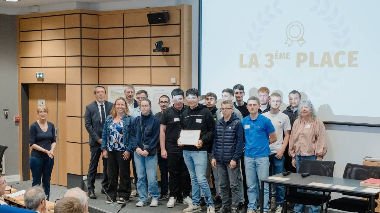 Des lycéens de Derval finalistes du concours « Élevage laitier, visite guidée »