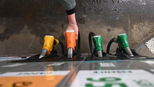 REPORTAGE. « On a renoncé à une de nos deux voitures ». Comment on s’adapte au coût des carburants