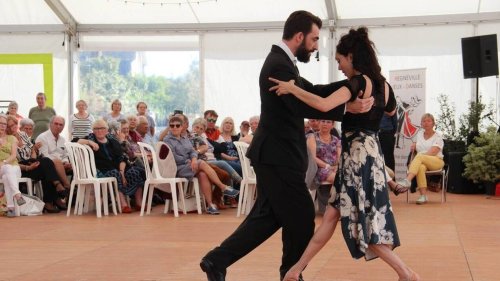 Au Festival de piano à bretelles à Regnéville-sur-Mer, la prestation de tango a ému aux larmes