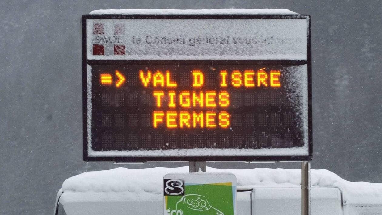 Risque d’avalanche, trafic interrompu… Ce que l’on sait des fortes chutes de neige dans les Alpes