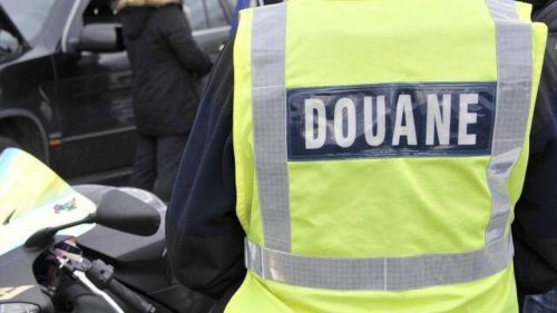 Un homme de 19 ans ingère 711 g de cocaïne et se fait interpeller par les douaniers en Bretagne