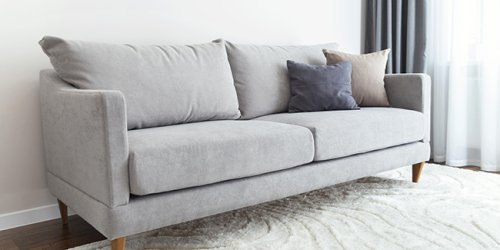 Comment nettoyer un canapé en tissu ? 17 trucs et astuces