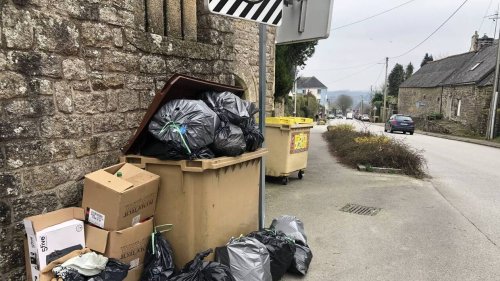Les camions-bennes pas assurés : les déchets ne sont plus collectés dans 21 communes du Morbihan
