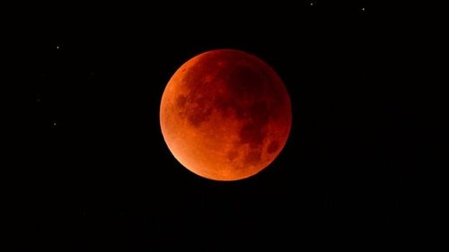 Une éclipse totale dans le ciel cette nuit : à quelle heure, où et comment voir la Lune rougir ?
