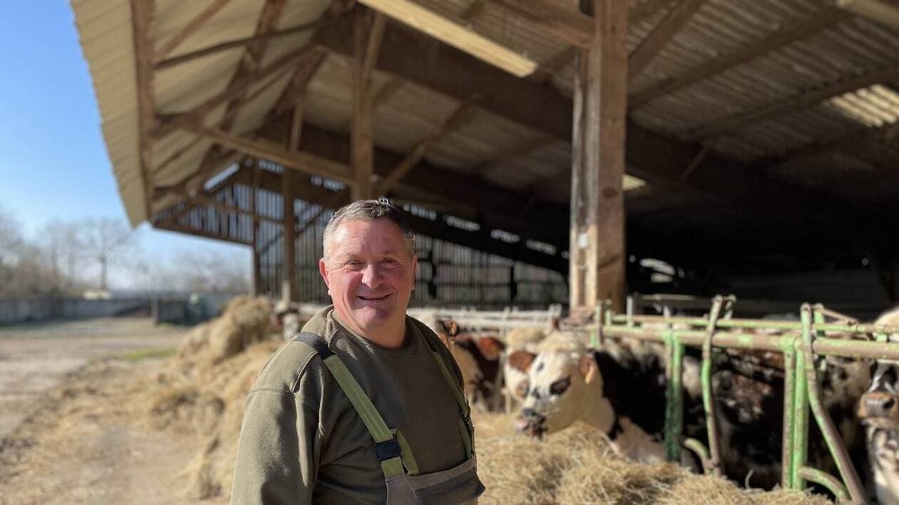 « Mes filles m’ont reconnu dans le Sud » : cet agriculteur dans l’Orne a un camembert à son effigie