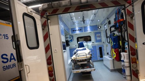 Le papa rentre du travail et découvre son bébé tombé du 4e étage au pied de l’immeuble
