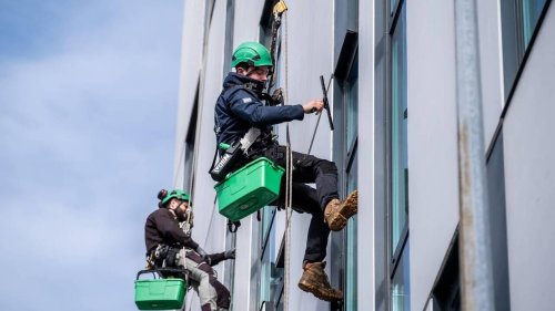 Avec toutes les grandes tours qui poussent à Nantes, l’activité des cordistes atteint des sommets