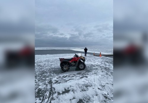 200 Minnesota Ice Fishermen Rescued from Half-Frozen Lake