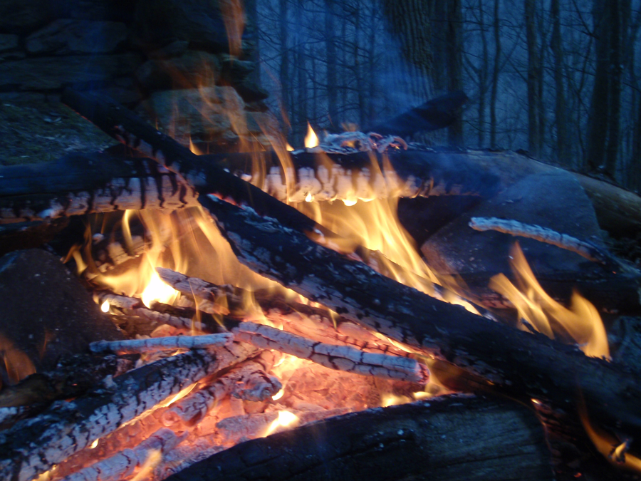 10 Foolproof Tricks For Wet-Weather Fire Starting
