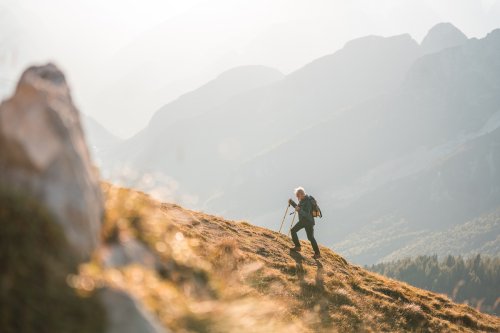 90-Year-Old Man Hikes Every Day, Celebrates Birthday on Trail