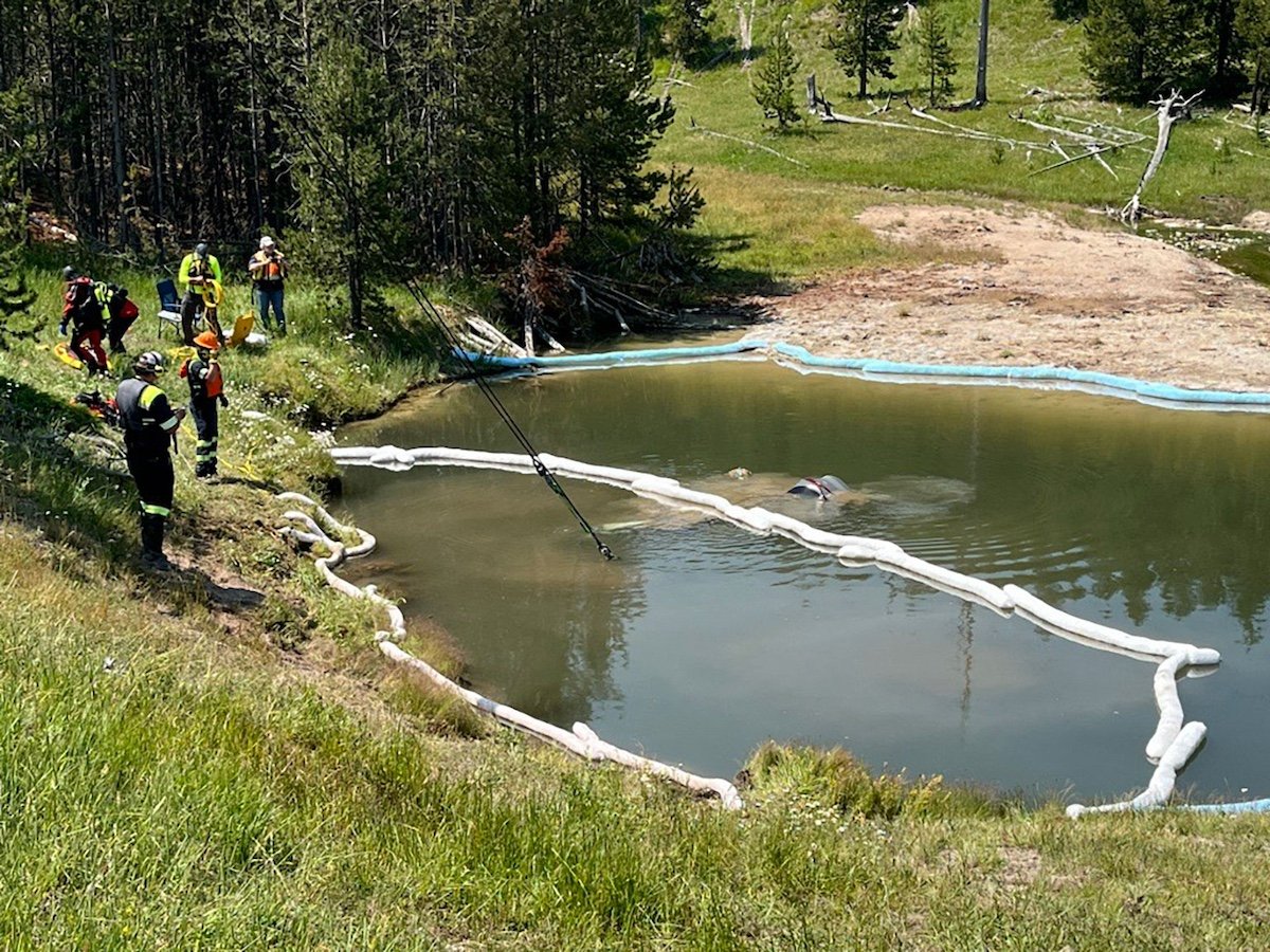 SUV Full of People Crashed Into a Hot, Acidic Geyser at Yellowstone