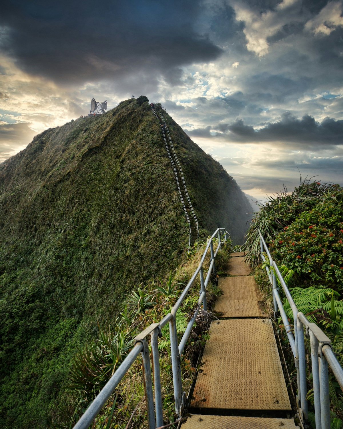 Hikers Caught on Illegal Haiku Stairs Trail Throwing ‘Metal Railing’