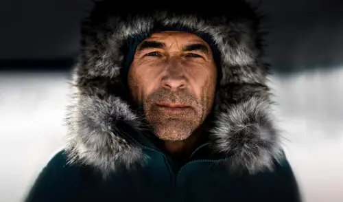 Pourquoi il faut absolument lire le dernier livre de Mike Horn : « Survivant des glaces »