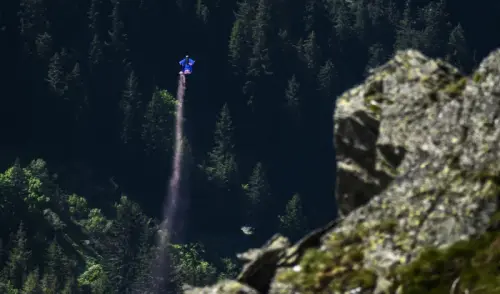 Le BASE jump de retour à Chamonix après 5 ans de suspension : les 7 points clefs à retenir avant de vous lancer