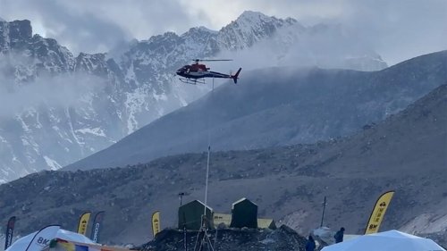 There Was a Dramatic Helicopter Rescue on Mount Everest