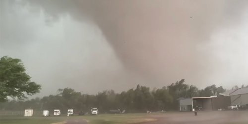 Unbelievably Scary Video of Deadly Tornado by Storm Chaser in Oklahoma ...