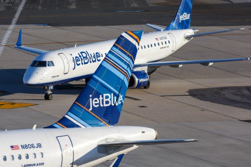JetBlue Boss Says Airline is Over-Hiring Staff Because Existing Employers Are Quitting En Masse