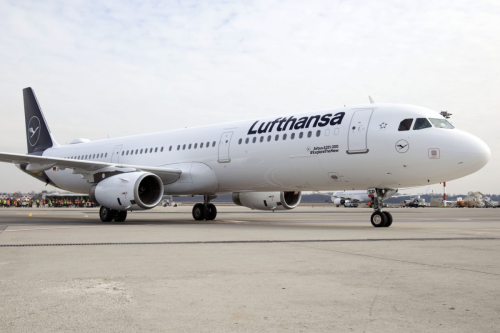 Revealed: Lufthansa Jet Flew 10 Minutes With No Pilot at Controls After Cockpit Emergency