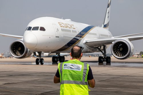 Israeli Airliner Heading to Dubai Diverts to Abu Dhabi During Stormy Weather, But Officials Reportedly Refused to Let the Passengers Off the Plane