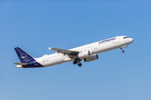 Captain On Lufthansa Flight to Spain Left Cockpit Just Moments Before The Only Other Pilot Became Incapacitated at the Controls