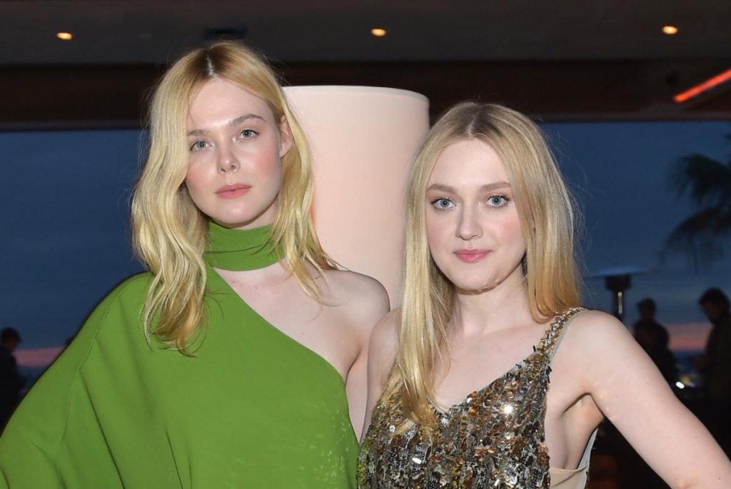 Dakota Fanning shares nude bathroom pic taken by sister Elle | Flipboard