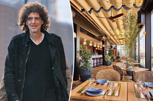 Germaphobe Howard Stern leaves ‘bunker’ to dine with pals for first time since 2020