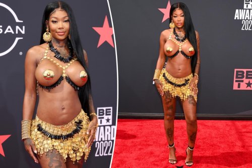 Summer Walker’s barely-there BET Awards 2022 red carpet outfit sparks backlash
