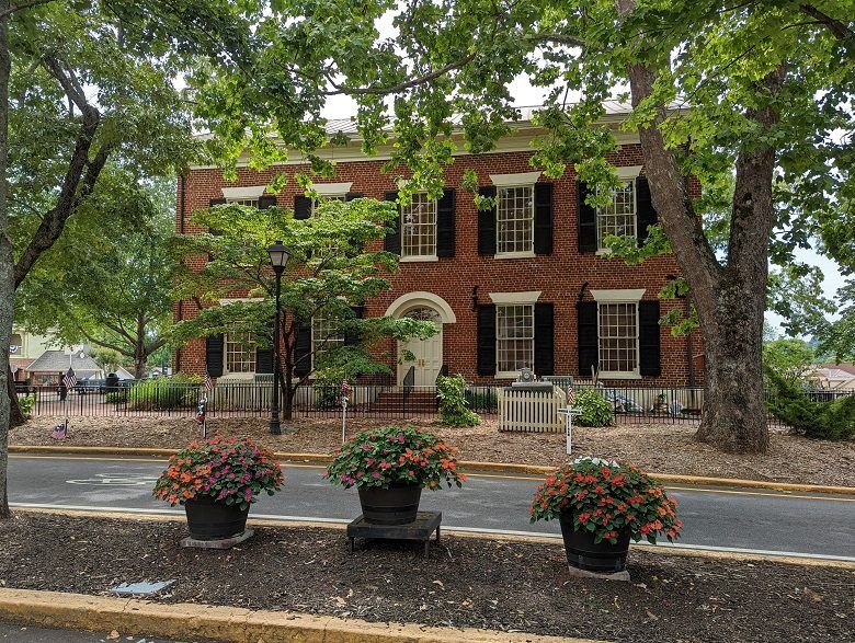 Charming Small Towns in North Georgia for a Weekend Getaway - cover