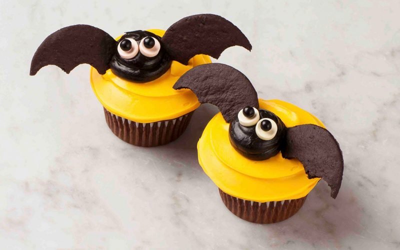 Kids Will Love These Cute Bat Cupcakes for Halloween Even More Than a Candy Haul