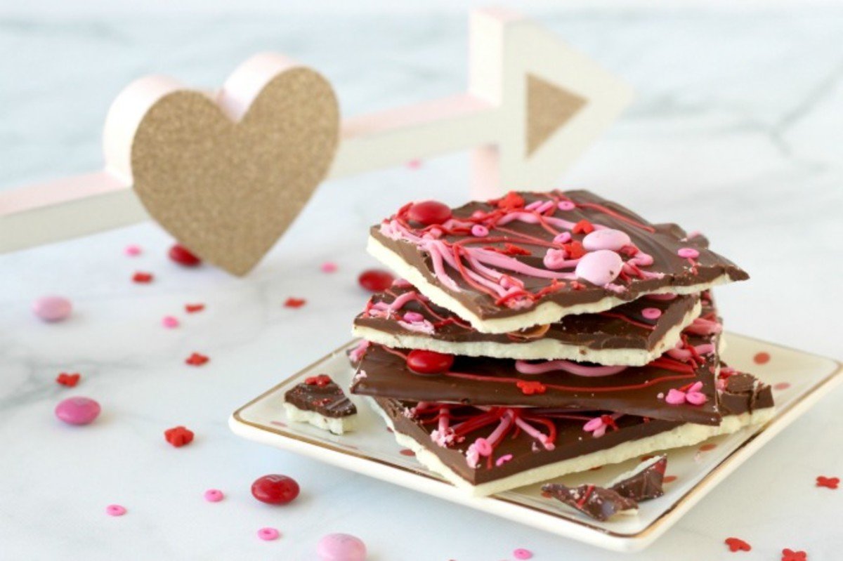 11 Simple and Delicious Valentine's Day Chocolate Bark Recipes