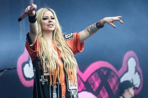 Avril Lavigne, 40, Gives Fans Chills with Iconic Cover on Opening Night of Tour