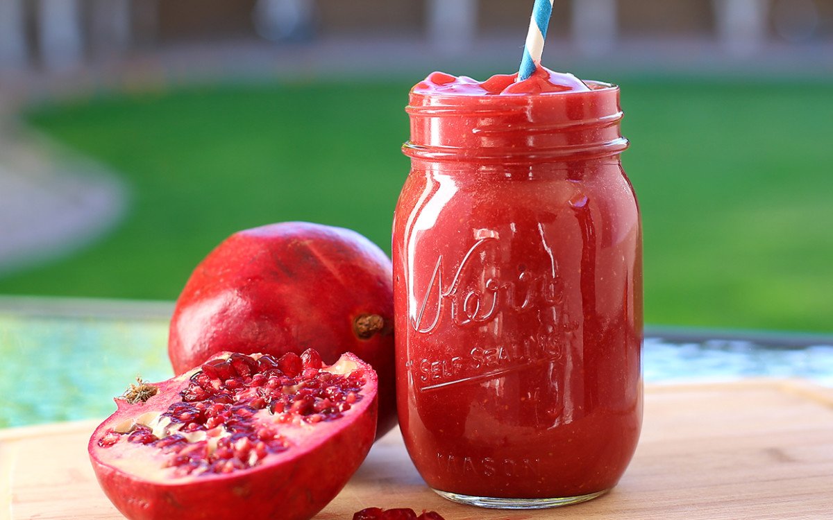 5 Superfood Smoothies to Kick Off the New Year on a Healthy Note