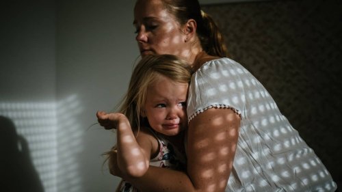 Child Psychologists Say This Is the Parenting Phrase That Calms Kids Fastest