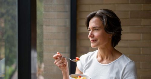 This Eating Habit Is One of the Earliest Signs of Alzheimer's, According to a Neurologist