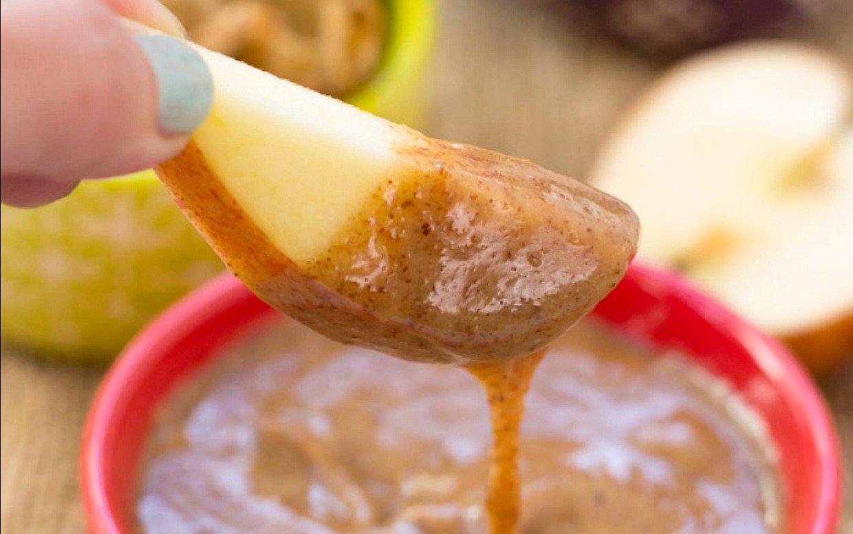 10 Creamy, Crunchy and Cheesy Apple Dip Recipes to Welcome Autumn
