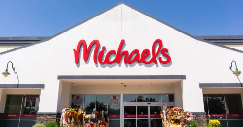 Disney Fans are Sprinting to Michaels for This Stunning New 16-Piece Ceramic Princess Dinnerware Set