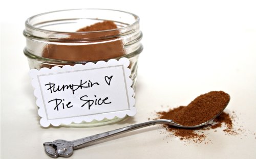 How to Make Pumpkin Pie Spice—So You're Prepared For All Your Savory Pumpkin Spice Desserts