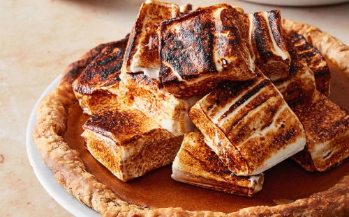 Pumpkin Pie with Toasted Marshmallows Puts a Fun Twist on the Classic Thanksgiving Dessert