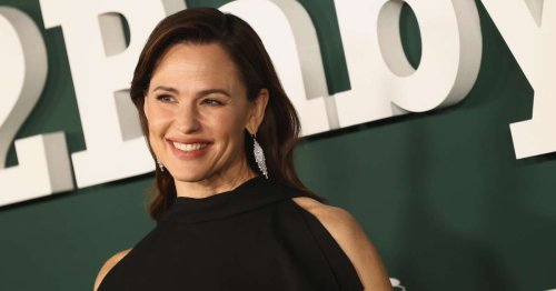 Jennifer Garner's Risqué Photos in Plunging Top Are Turning Up the Heat